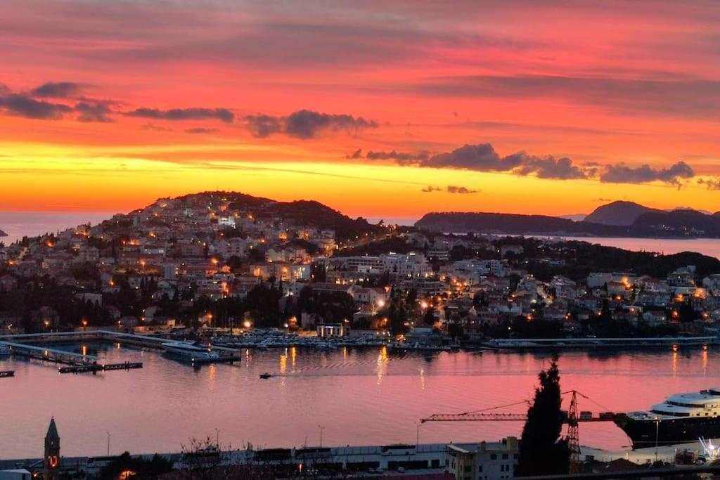 Walking Distance Old Town 120M2,Garden,View,Garage Apartment Dubrovnik Luaran gambar