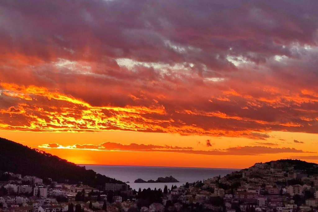 Walking Distance Old Town 120M2,Garden,View,Garage Apartment Dubrovnik Luaran gambar