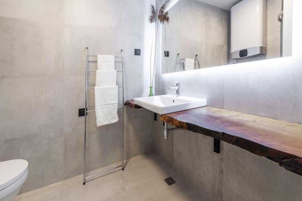 Walking Distance Old Town 120M2,Garden,View,Garage Apartment Dubrovnik Luaran gambar