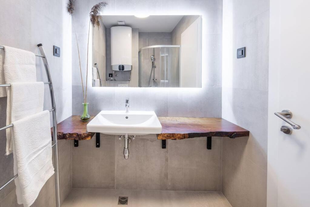 Walking Distance Old Town 120M2,Garden,View,Garage Apartment Dubrovnik Luaran gambar