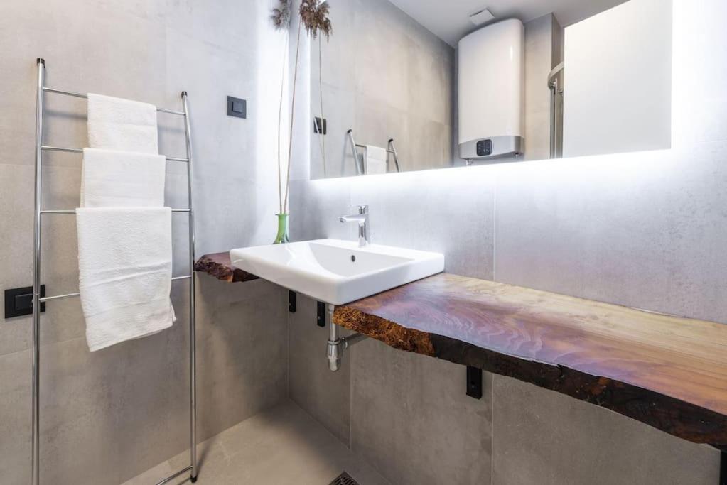 Walking Distance Old Town 120M2,Garden,View,Garage Apartment Dubrovnik Luaran gambar