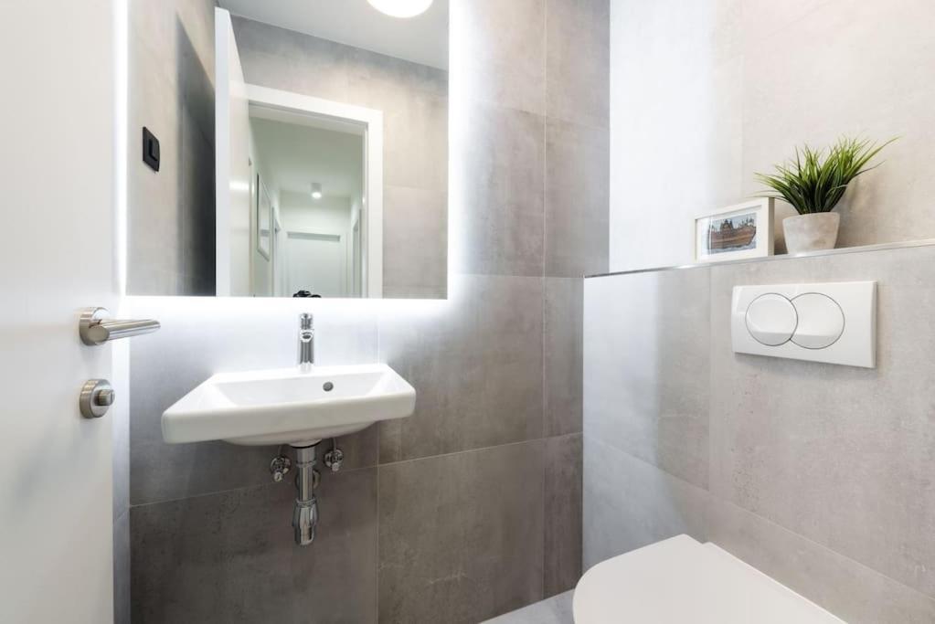 Walking Distance Old Town 120M2,Garden,View,Garage Apartment Dubrovnik Luaran gambar